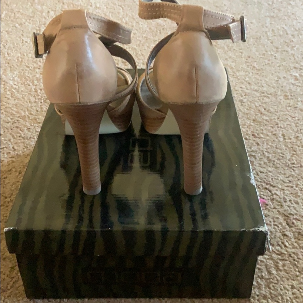 Moda Beige Sandals - Picture 3 of 3